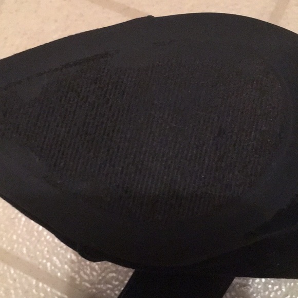 Shoes - Picture 6 of 7